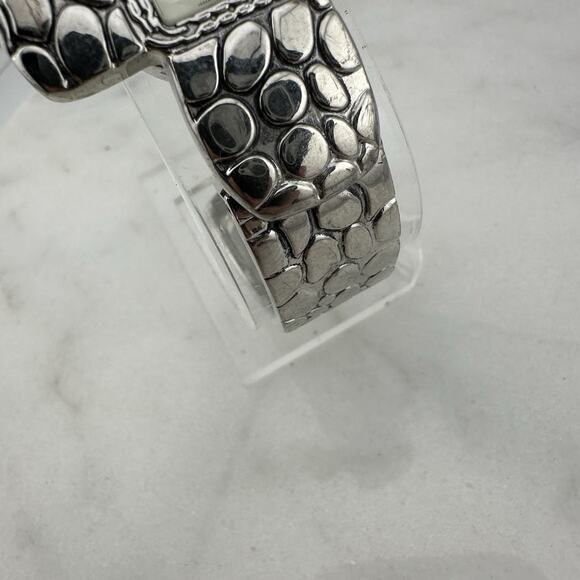 Women’s Silver Pebbled Cross Cuff Watch Mother of Pearl Dial - Has New Battery - Picture 10 of 14